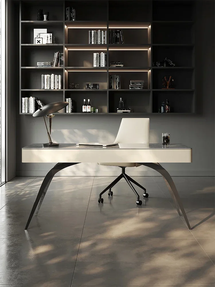 Bureau minimaliste italien moderne simple, petite chambre familiale, bureau de styliste, table