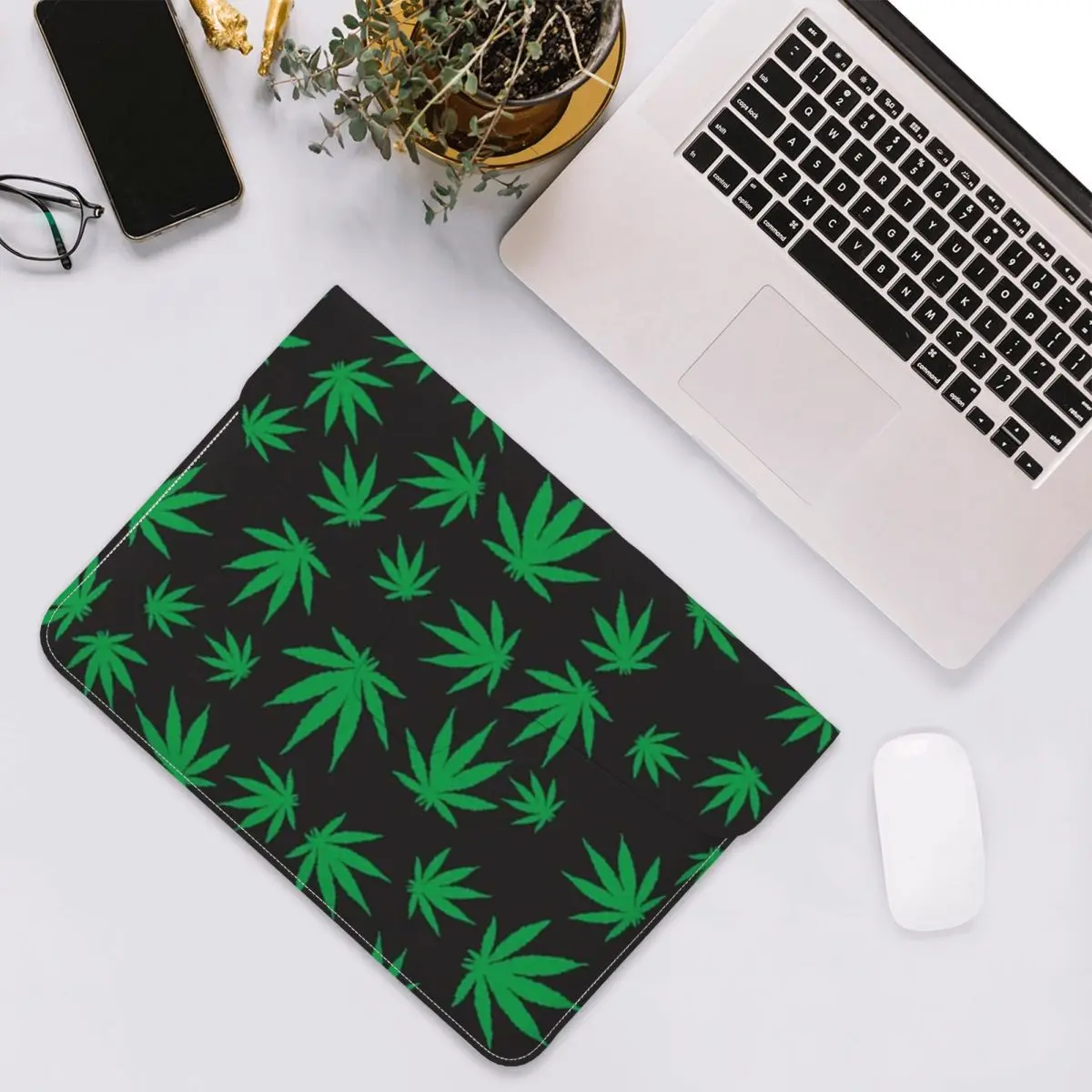 Cannabis Leaves Marijuana Weed Leaf PU Leather Horizontal Laptop Sleeve Shockproof Soft Lining Notebook Case 13 Inch