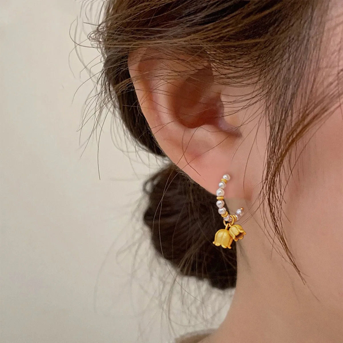 ต่างหูมุกทรงดอกลิลลี่ออฟเดอะวัลลีย์ ดีไซน์หรูหรา สไตล์เรโทร รูปทรงตัว C สำหรับผู้หญิง เครื่องประดับงานแต่งงานระดับไฮเอนด์