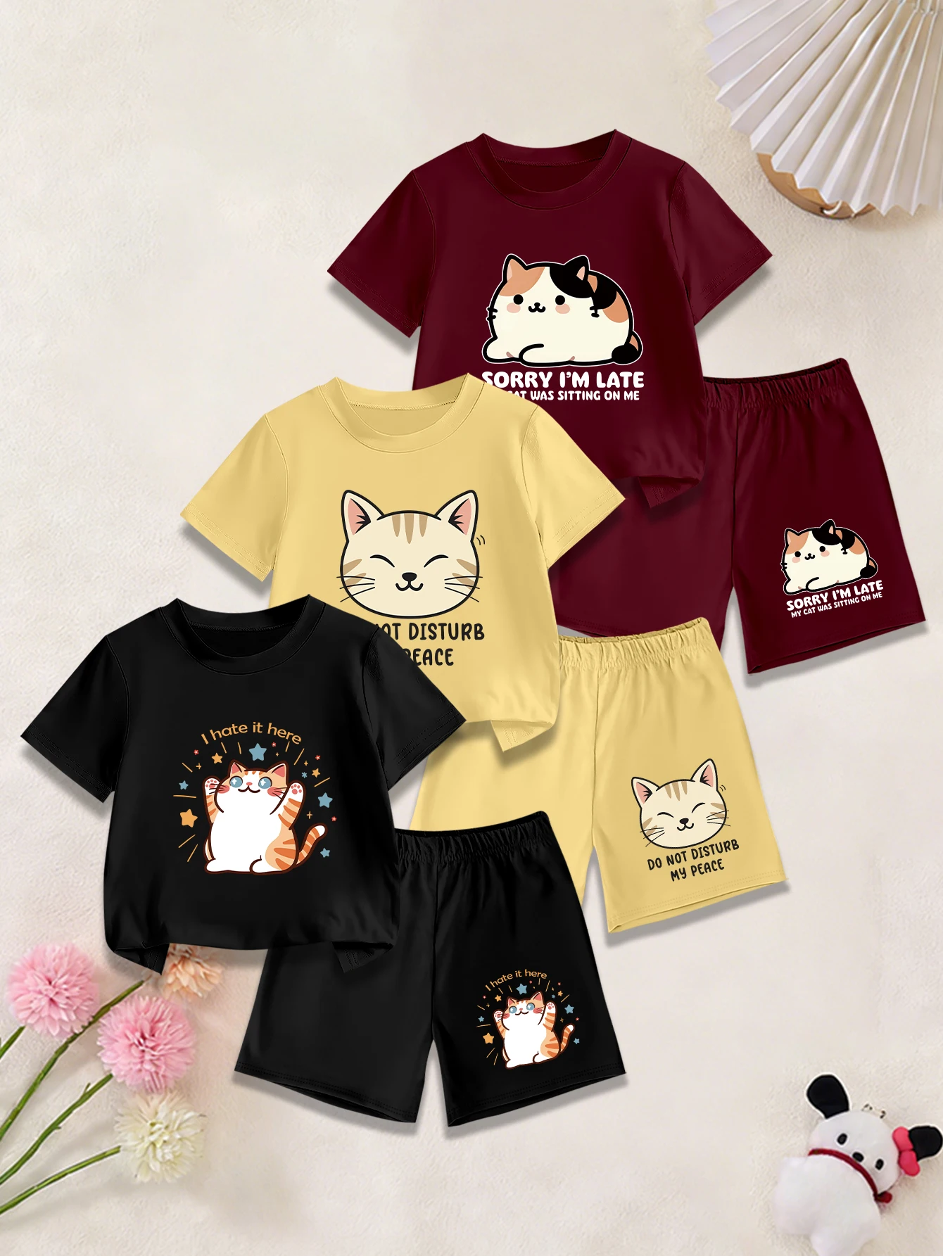 

6 предметов в комплекте: летний комплект из футболки и шорт для девочек, с милым принтом в виде котиков.