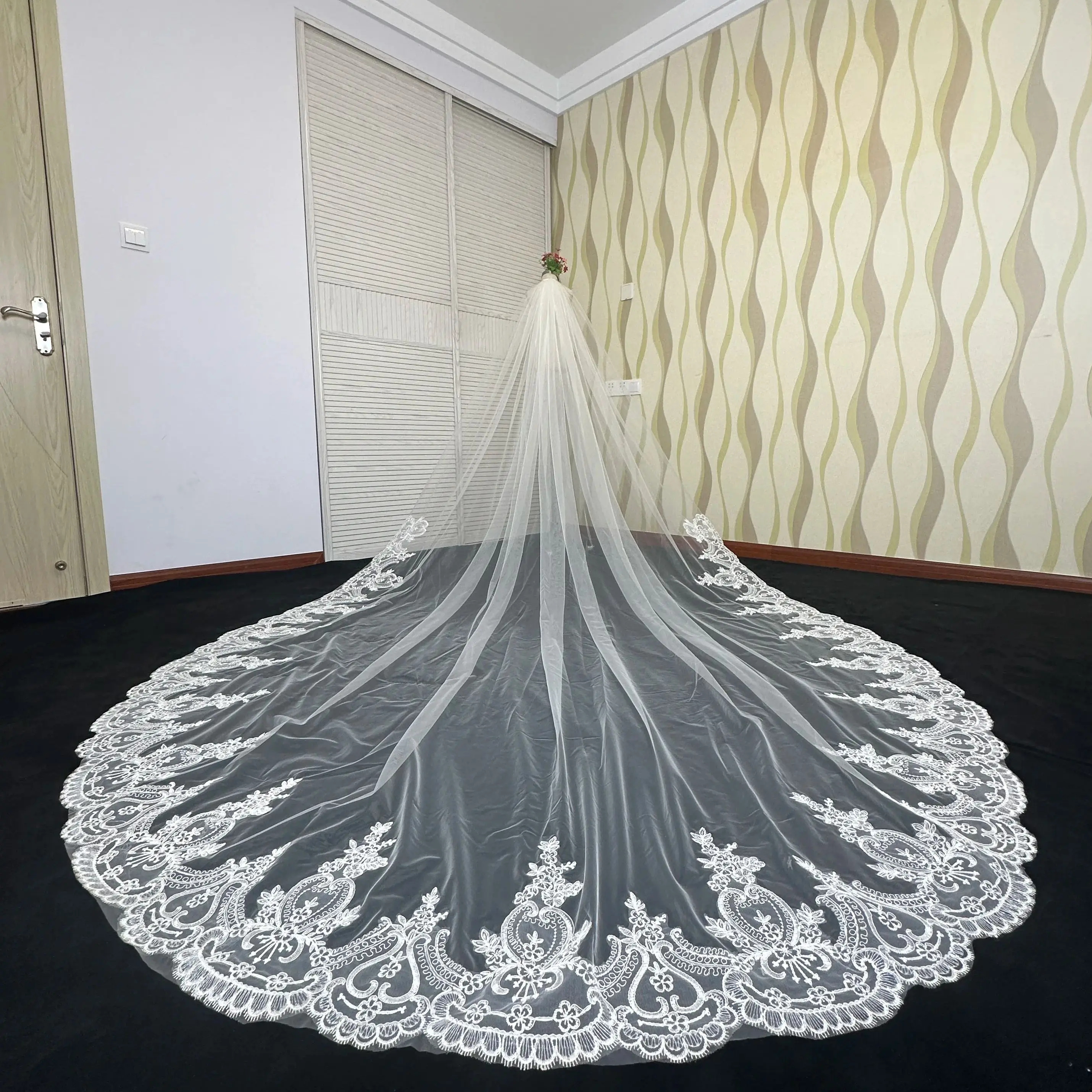 Flower Lace Edged Appliques Veil with Comb 1 Tier Veil 3.5mx3m Long Cathedral Length Weding Bride Accessories