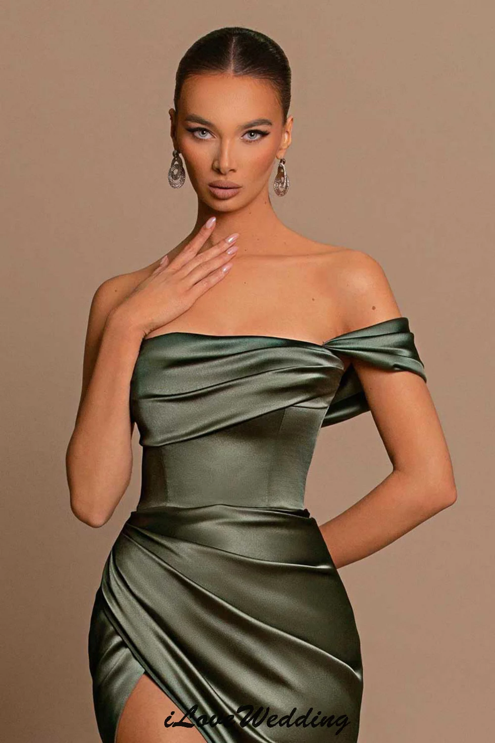 فساتين وصيفة العروس بحورية البحر بكتف واحد 2025 سيلادون أنيقة لحفلات الزفاف للمرأة من الساتان سويب تراين حفل مكشكش حسب الطلب