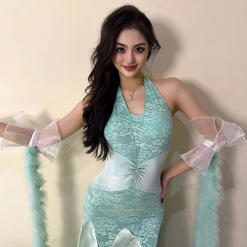 ชุดเต้นรำบอลรูมสีเขียว ชุดเต้นรำสมัยใหม่แบบมาตรฐาน ชุดเดรสยาวผู้หญิงแบบผูกคอ ผ้าลูกไม้ ชุดแสดงบอลรูมสำหรับผู้ใหญ่ VBH2089