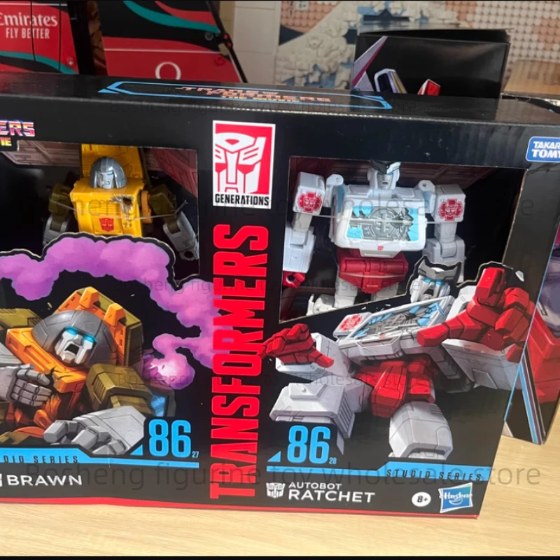 

Hasbro Studio Series Deluxe Трансформированные игрушки: Фигурка «Карман и автобот» с трещоткой Коллекционная Модель