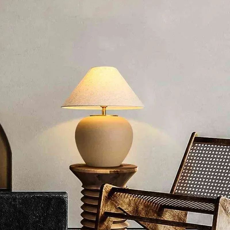 

American Vintage Ceramics Table Lamp Post-modern Design Bedroom Bedside Lamp Nordic Originality Indoor Lighting Lampu Meja FYTL