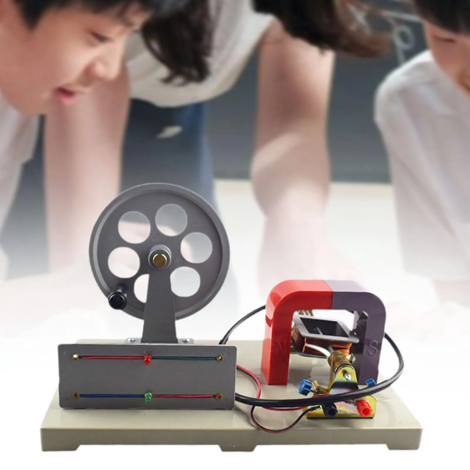 Instrumen Pengajaran Alat Fisika Generator Tangan untuk Siswa Hobi DIY