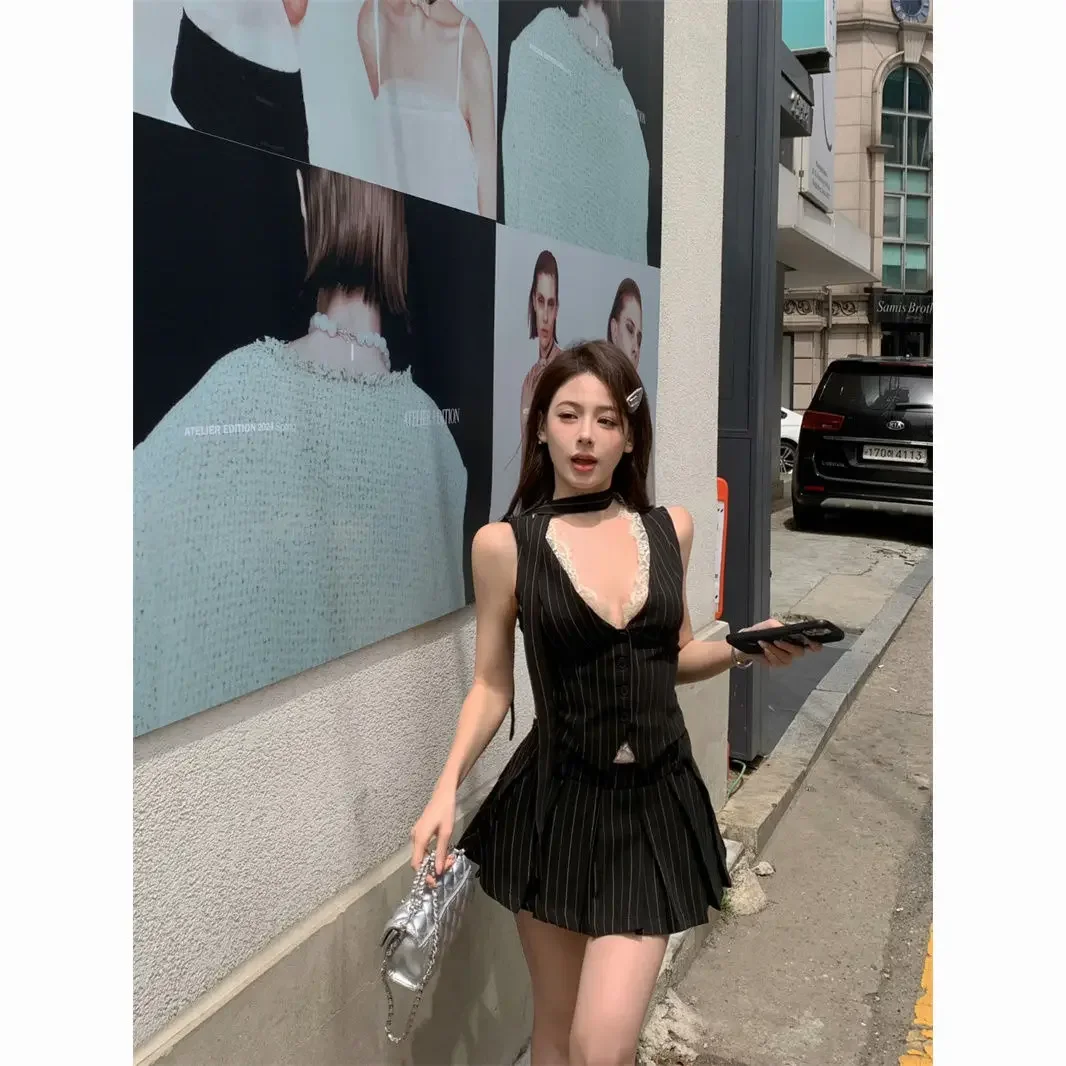 

2024 Summer New Women Two Piece Skirt Sets Lace Splicing V-neck Short Slim Vest Tops + High Waist A Line Pleated Mini Skirt