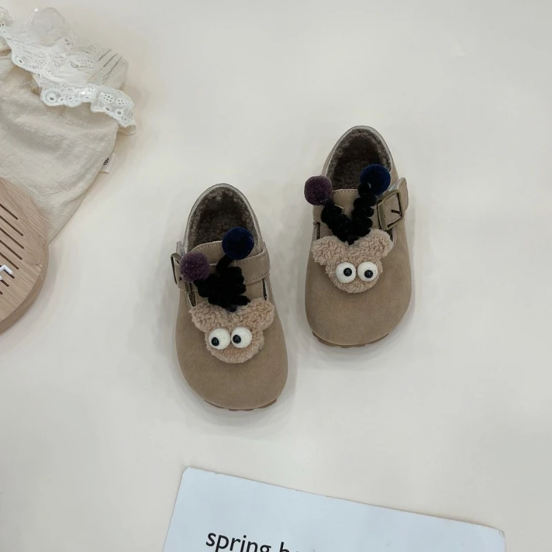 Zapatos de invierno bonitos de dibujos animados para niños, zapatos cálidos de felpa para niñas, zapatos de algodón a la moda, zapatos planos informales versátiles antideslizantes para niños