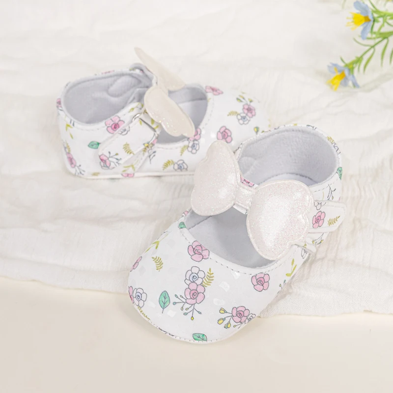 أحذية الأميرة اللطيفة للفتيات الصغيرات من جلد البولي يوريثان مطبوع عليها زهور أحذية مشاية أولى غير قابلة للانزلاق أحذية نعل ناعم للرضع