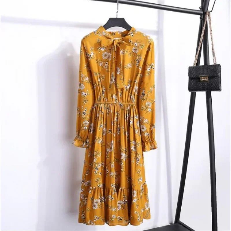 Lotus leaf edge floral dress for women in spring and autumn, with a waist cinching temperament and a bow tie tie as a base skirt