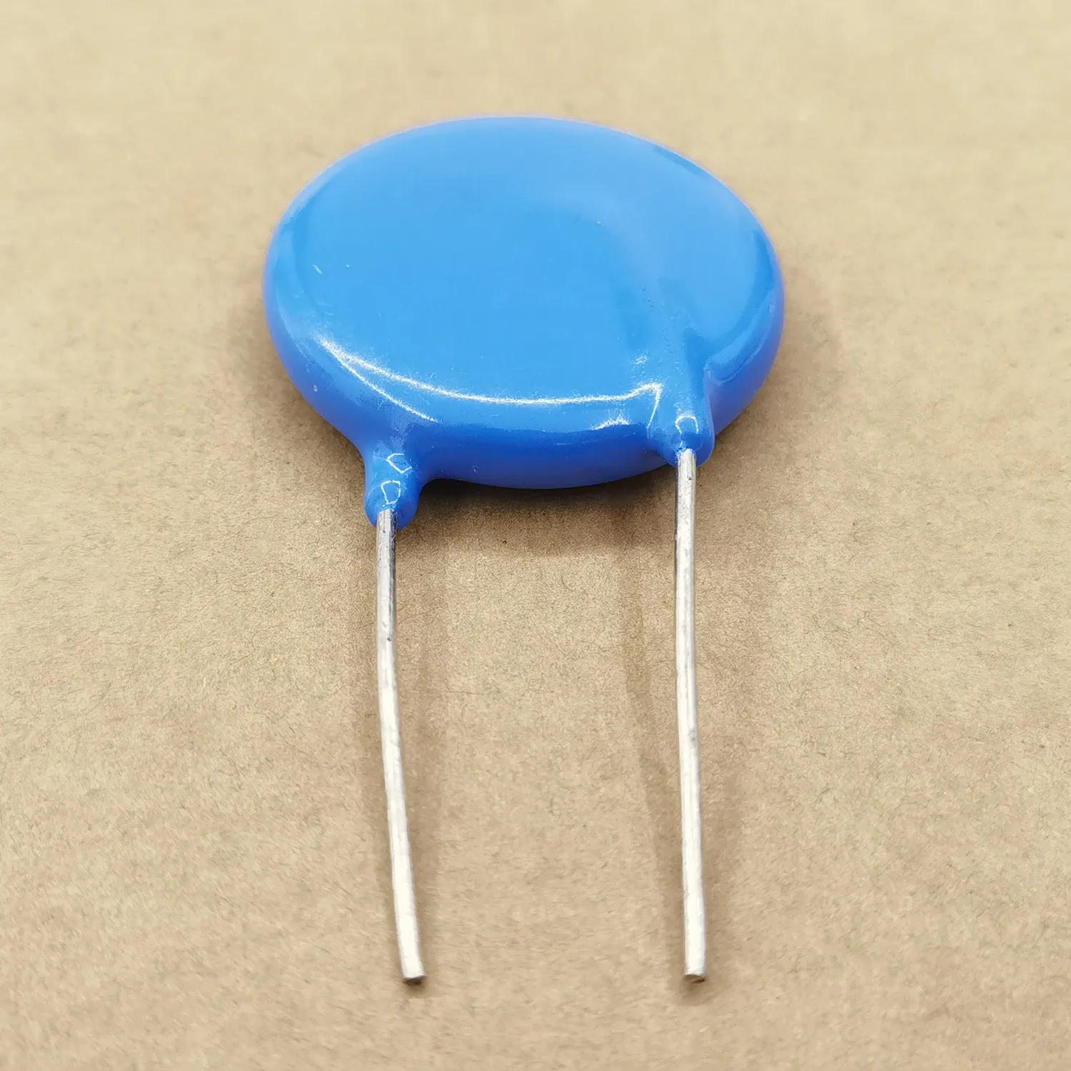 Original New 100% Piezo Resistor 40D821K 40L821K 40L681K Manufacturers Selling Genuine Original Environmental (Inductor)