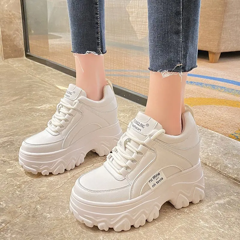 Nieuwe vrouwen lederen platform sneakers lente sneakers witte schoenen 9cm hoge hakken wig outdoor sportschoenen ademende casual schoenen