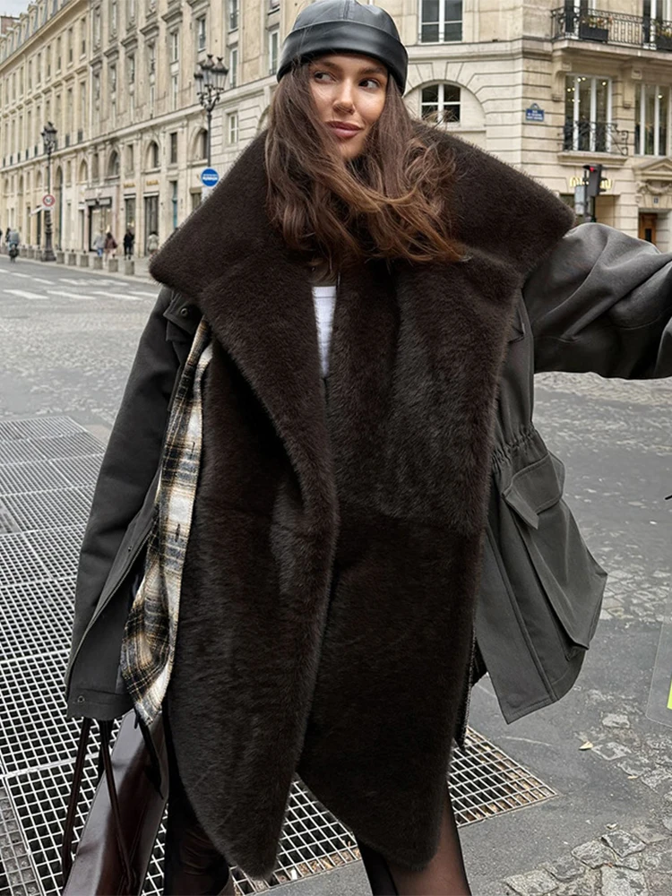 

Trendix Luxury Faux Fur Scarf Women's Brown Long Vintage Warm Shawl 2025 Winter New Street Elegant Commuting Retro Faux Fur Wrap
