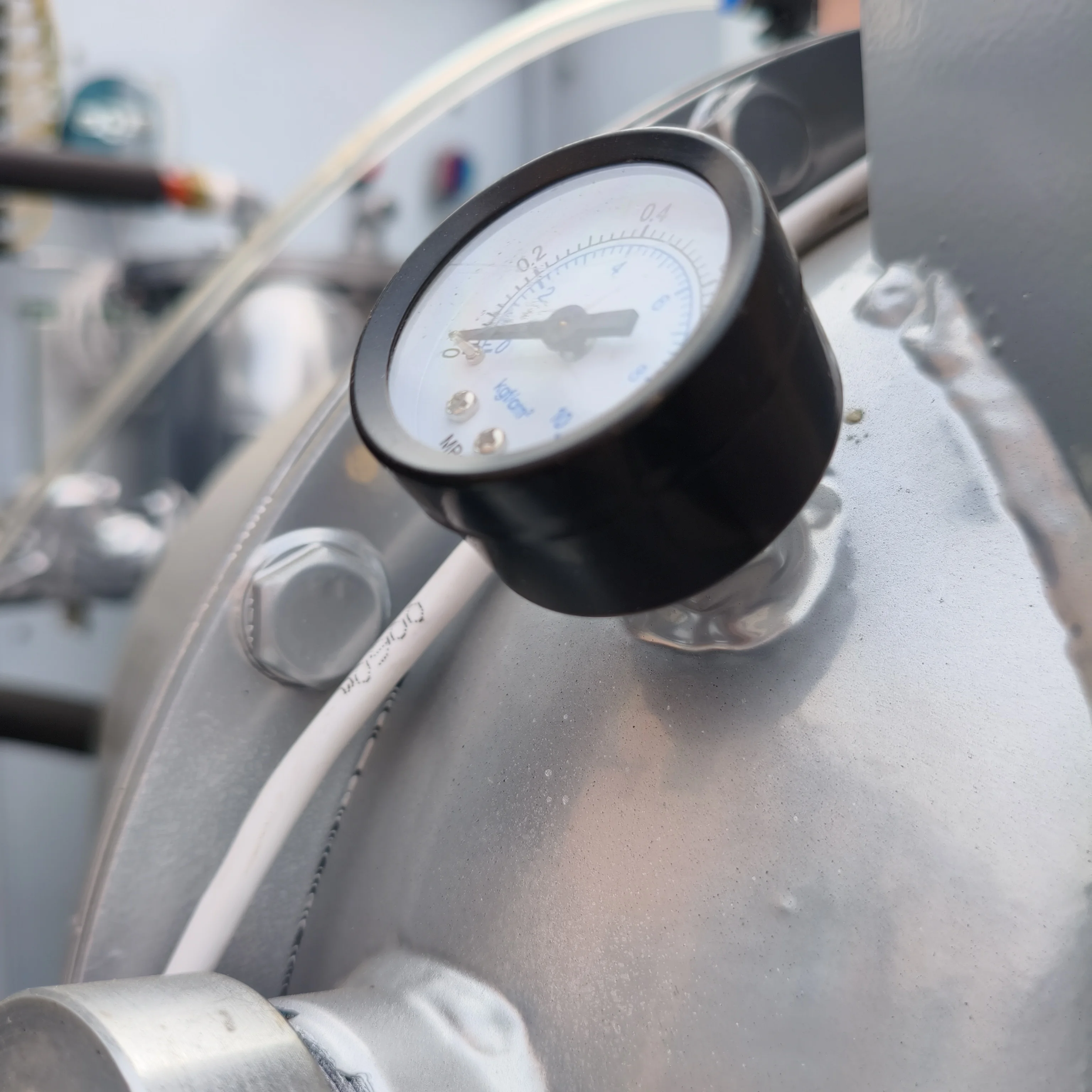 آلة التنظيف الجاف الصناعية عالية الجودة للبيع غلاف من الفولاذ المقاوم للصدأ للمصانع والمنظفات الجافة