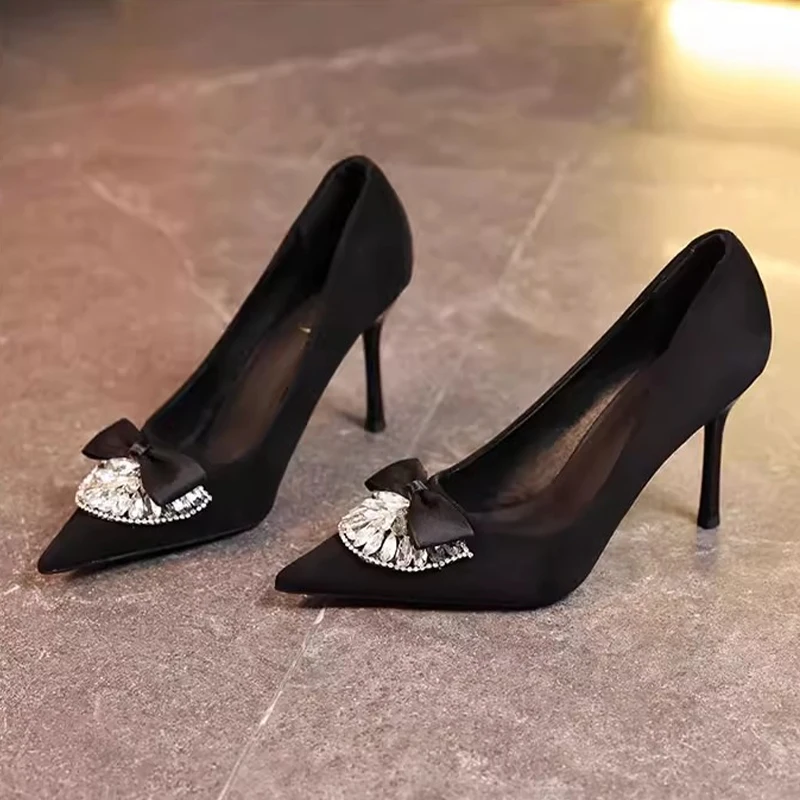 

Женские туфли на высоком каблуке с кристаллами и бантом, пикантные туфли для вечеринок с острым носком, весна 2026, роскошные модельные туфли на мелком каблуке, модные туфли-лодочки Zapatos