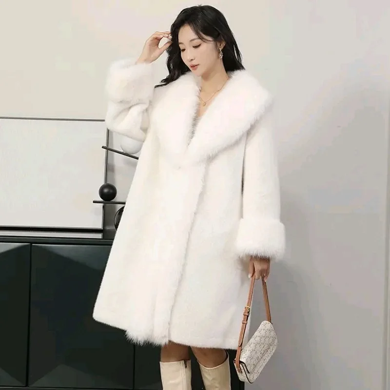 A New Thick Warm and Long Coat Imitating Mink Fur Wrap for Autumn Winter Fashion. A Slimming and Elegant High-end Women's Coat.