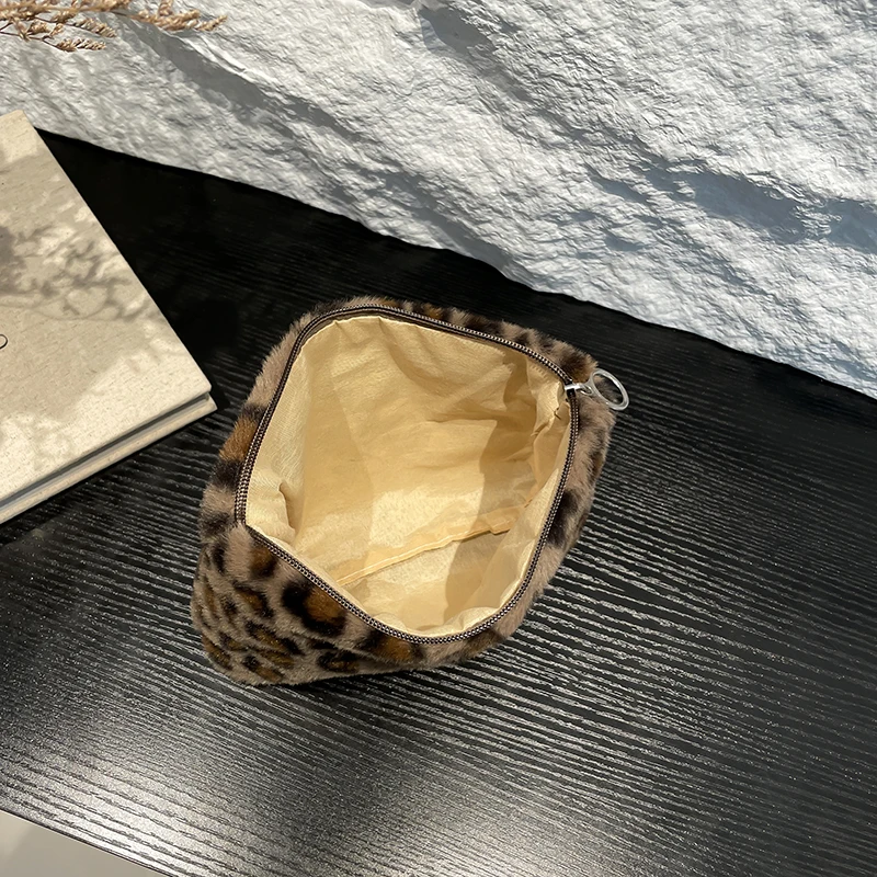 حقيبة مكياج قطيفة بطباعة الفهد، سعة كبيرة، حقيبة أدوات الزينة المحمولة للسفر، حقيبة مستحضرات التجميل، حقيبة تخزين ممتازة