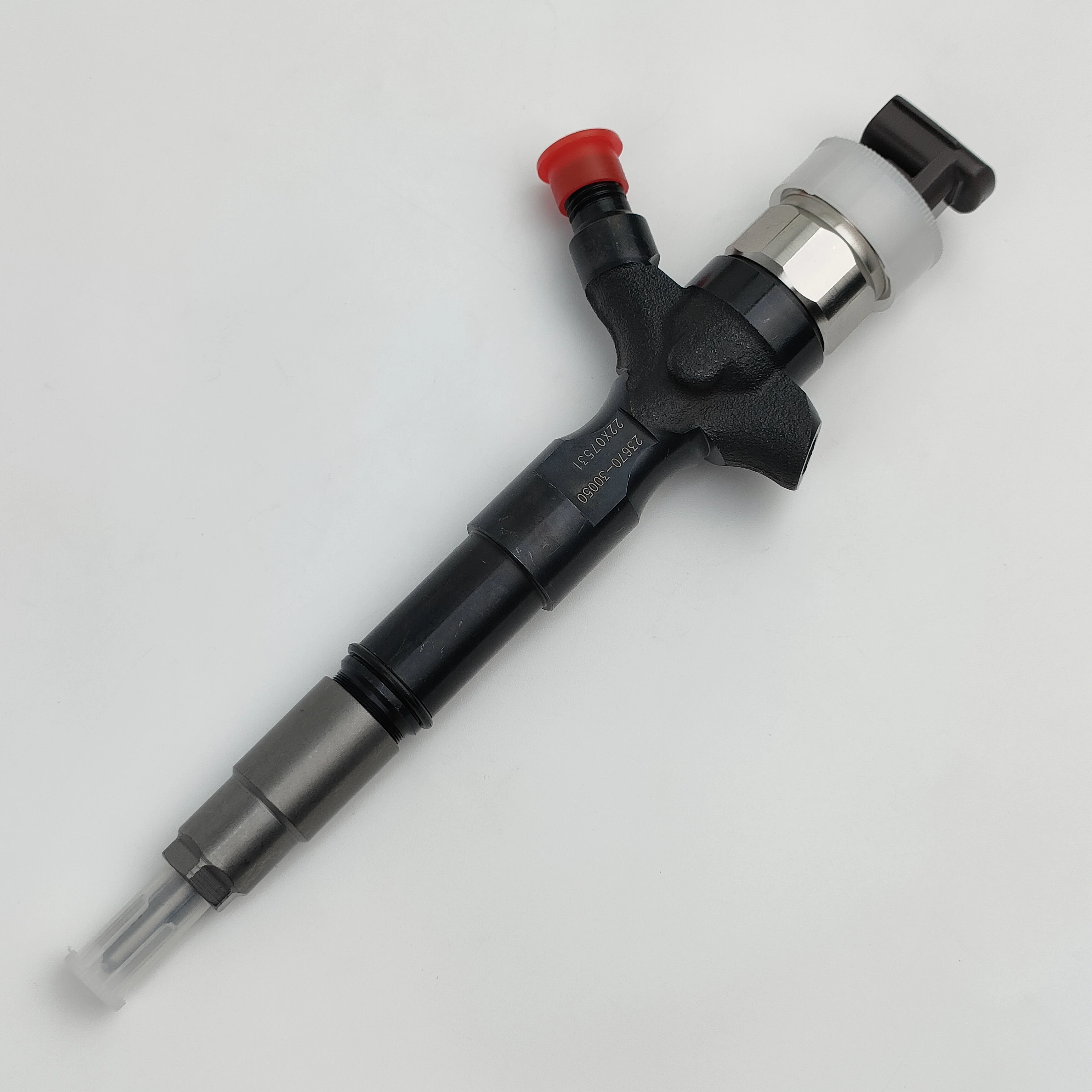 Common Rail Injector Nozzle 095000-5881 23670-30050 For TOYOTA HIACE HILUX 2KD-FTV Fuel Injector 23670-30050 23670-39096