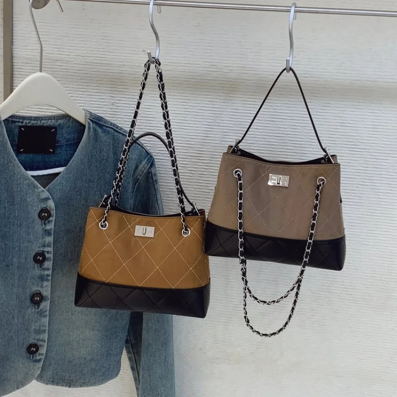 

Ladies Chic Leather Crossbody Bag For Daily Commute With Adjustable Strap In Classic Design