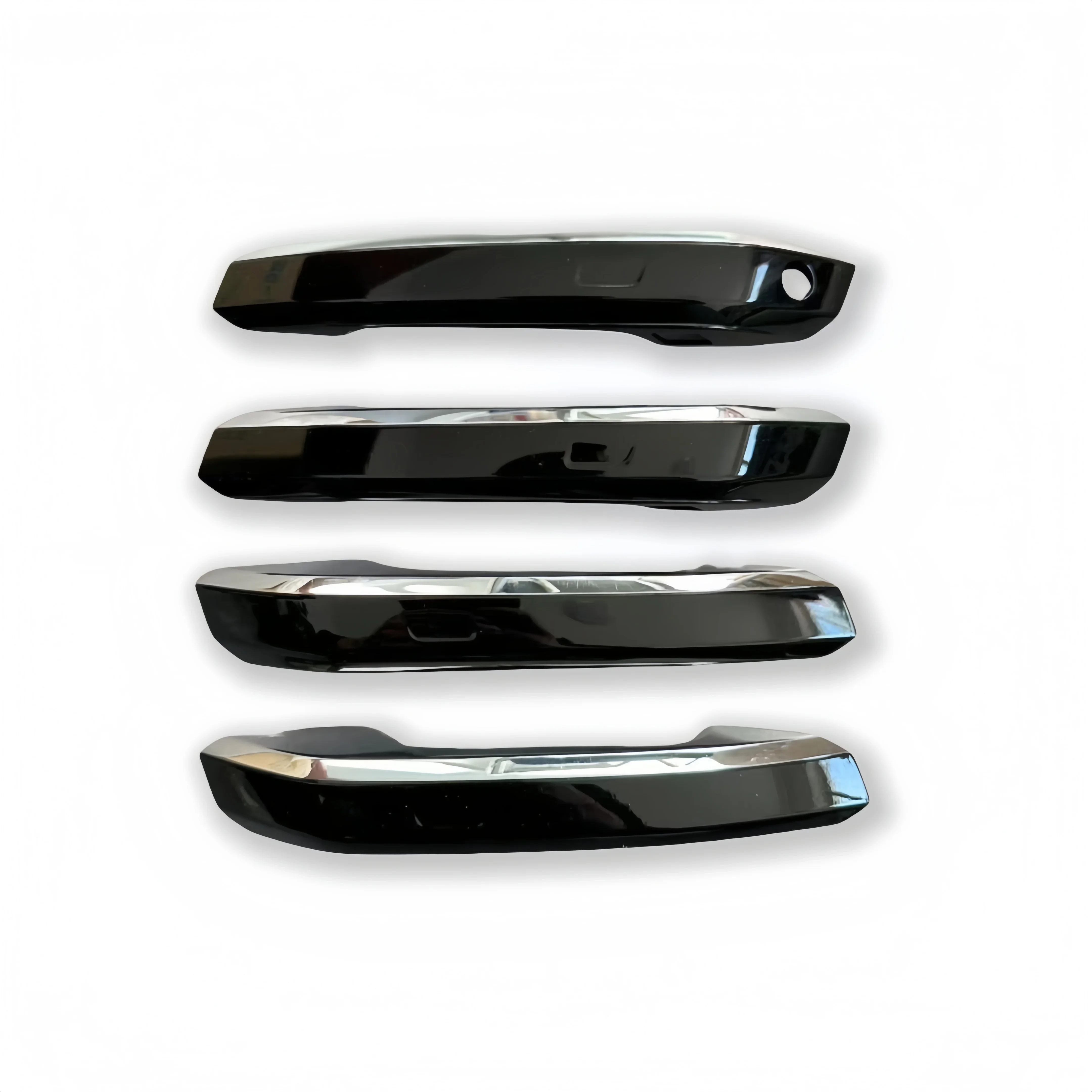 

Для Audi A4L/A5/Q5L: накладка на внешнюю ручку двери, внешняя ручка, ручка-защелка, корпус ручки с глянцевыми полосами под хром.