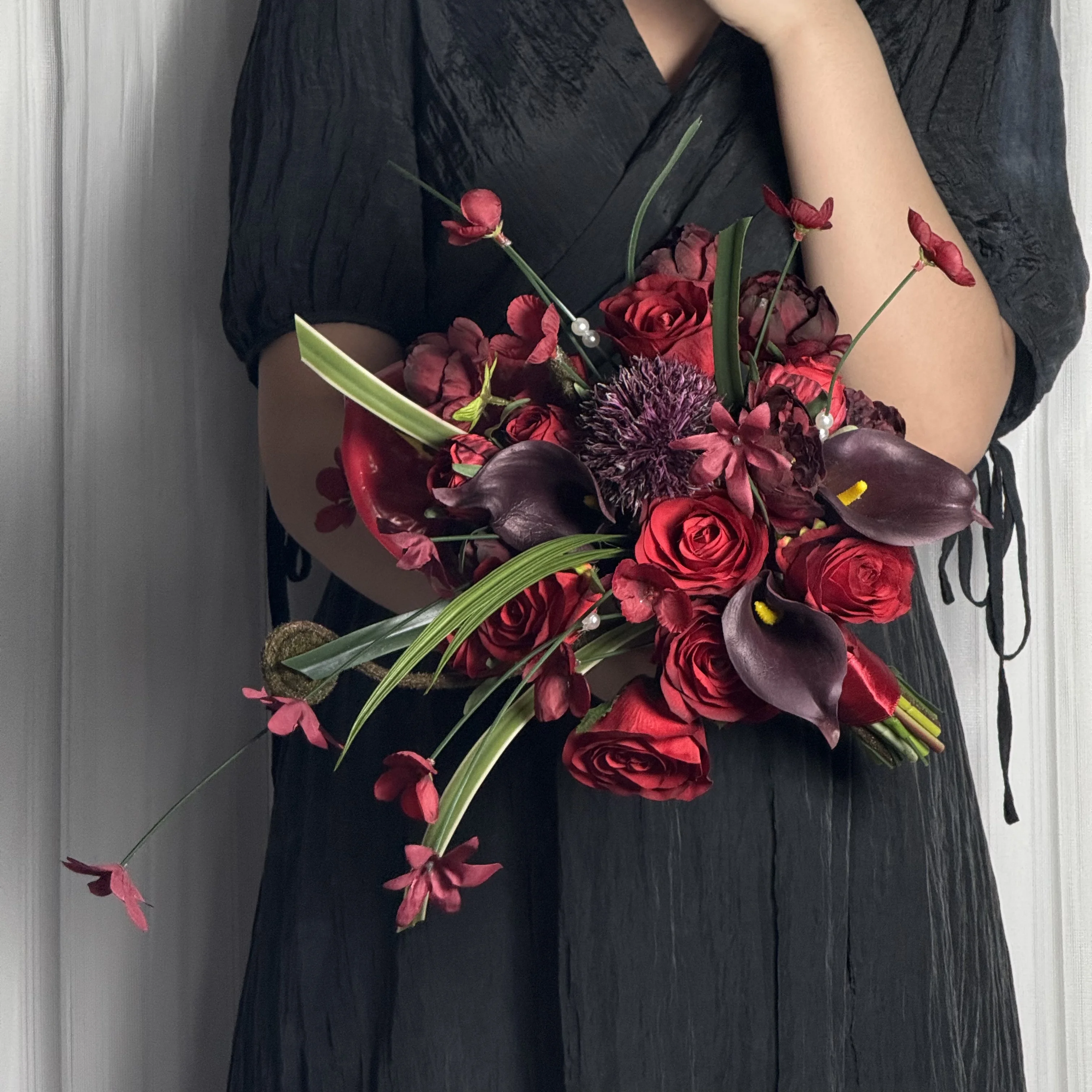 New bride wedding bouquet wedding simulation flower white engagement lily of the valley red collar bouquet