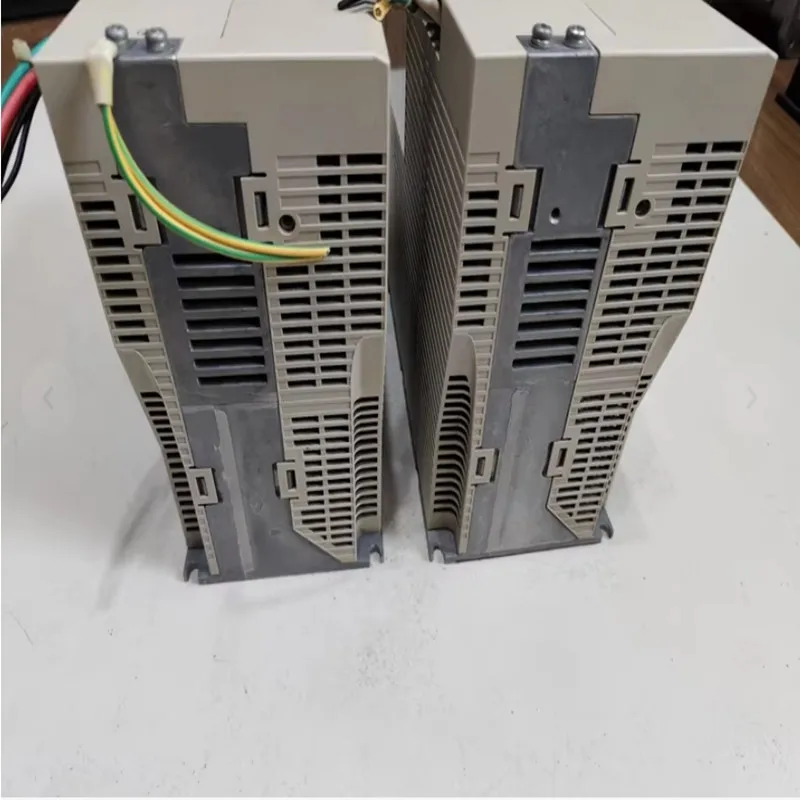 

New Original Drive SGD7S-120A20A SGD7S-200A20A SGD7S-470A00A002 SGD7S-330A30B202 SGDV-590A01A002000 SGDS-60A12A