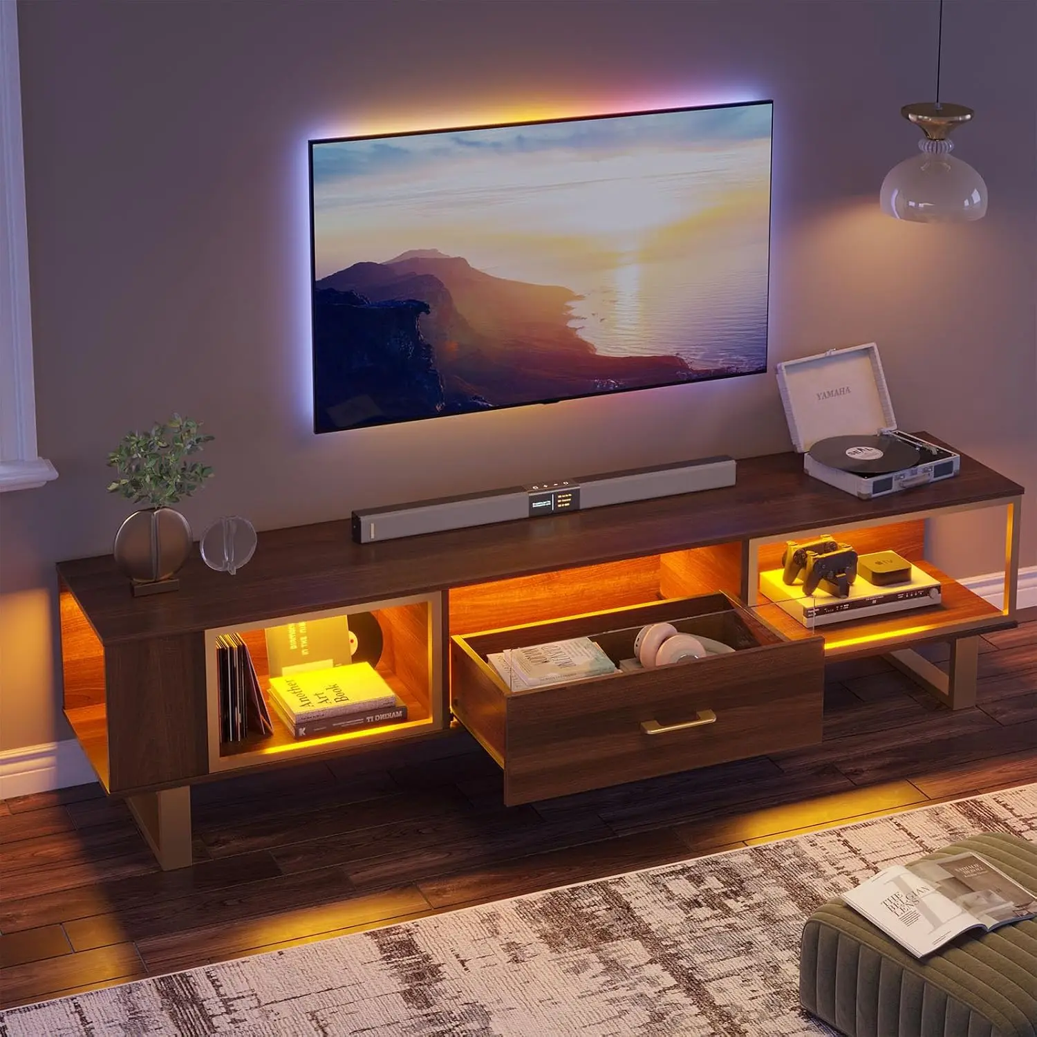 LED 조명이 있는 TV 스탠드, 80인치 TV 엔터테인먼트 센터, 개방형 수납 공간 및 유리 서랍, 모던 월넛 골드 미디어 콘솔