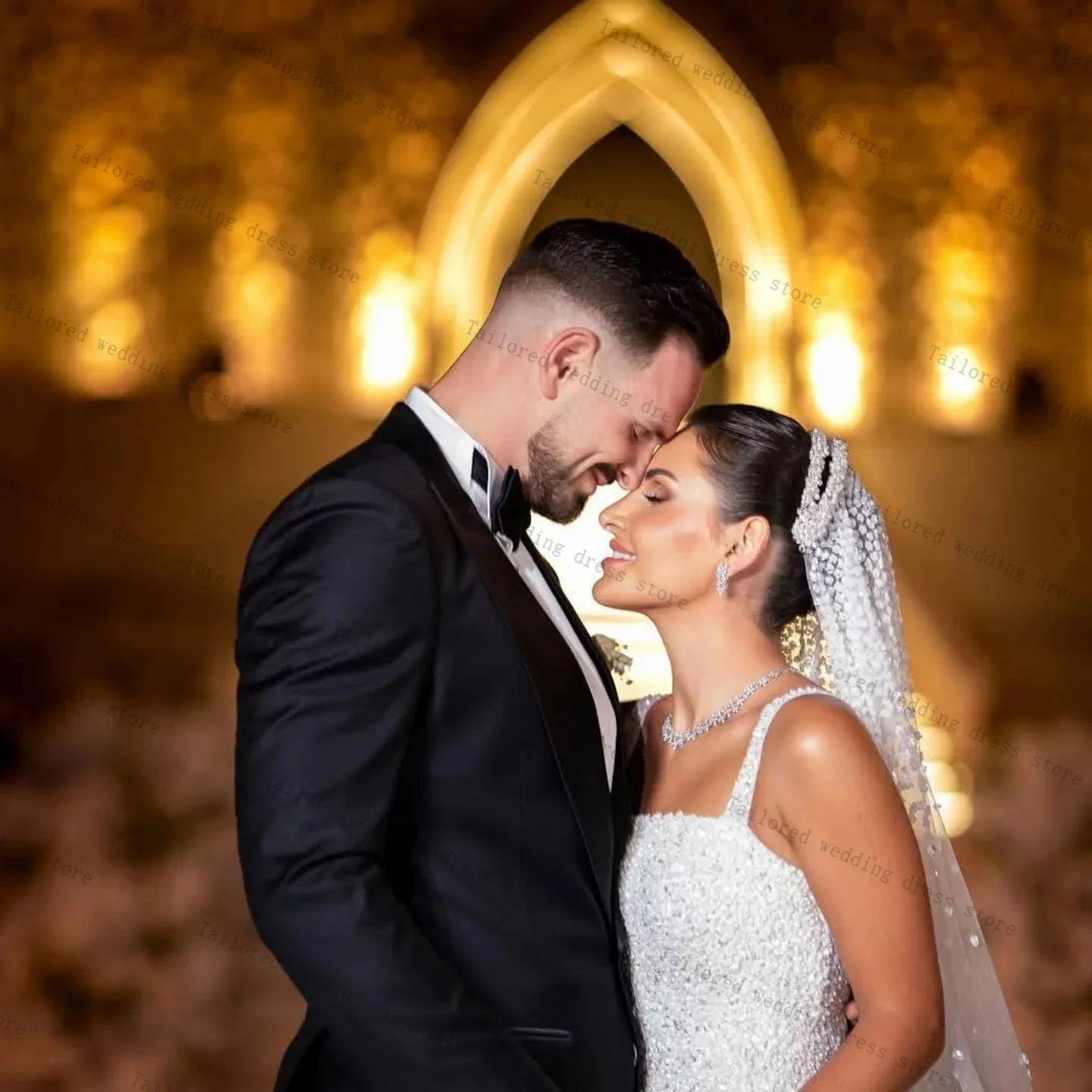 Cristalli di lusso Pietra Abiti da sposa da donna Glitter Sexy scollo quadrato senza maniche Abito da sera da sposa Abito personalizzato con lacci sul retro