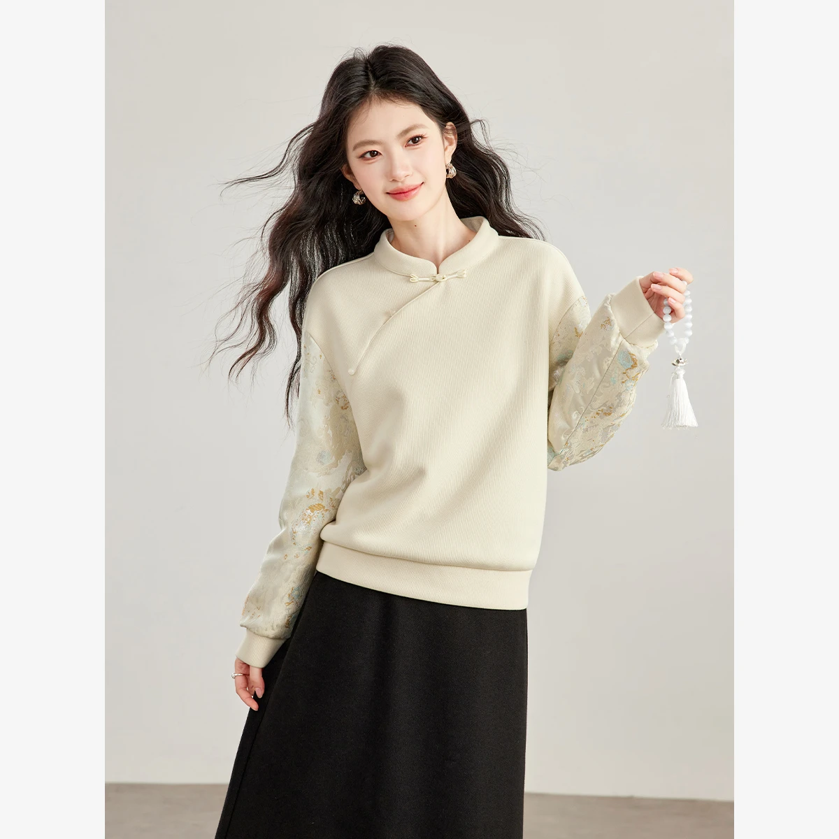 VIMLY New Chinese Style Sweatshirt 2026 Fall Stand Collar Red Spliced Jacquard Frog Button Fleece Lined Thickened Pullover A7691