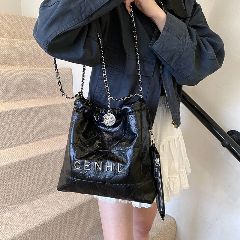 حقيبة كروس كلاسيكية فاخرة عبر الجسم من الجلد الفاخر مع تصميم حروف باريس ومحفظة نسائية عصرية بسيطة