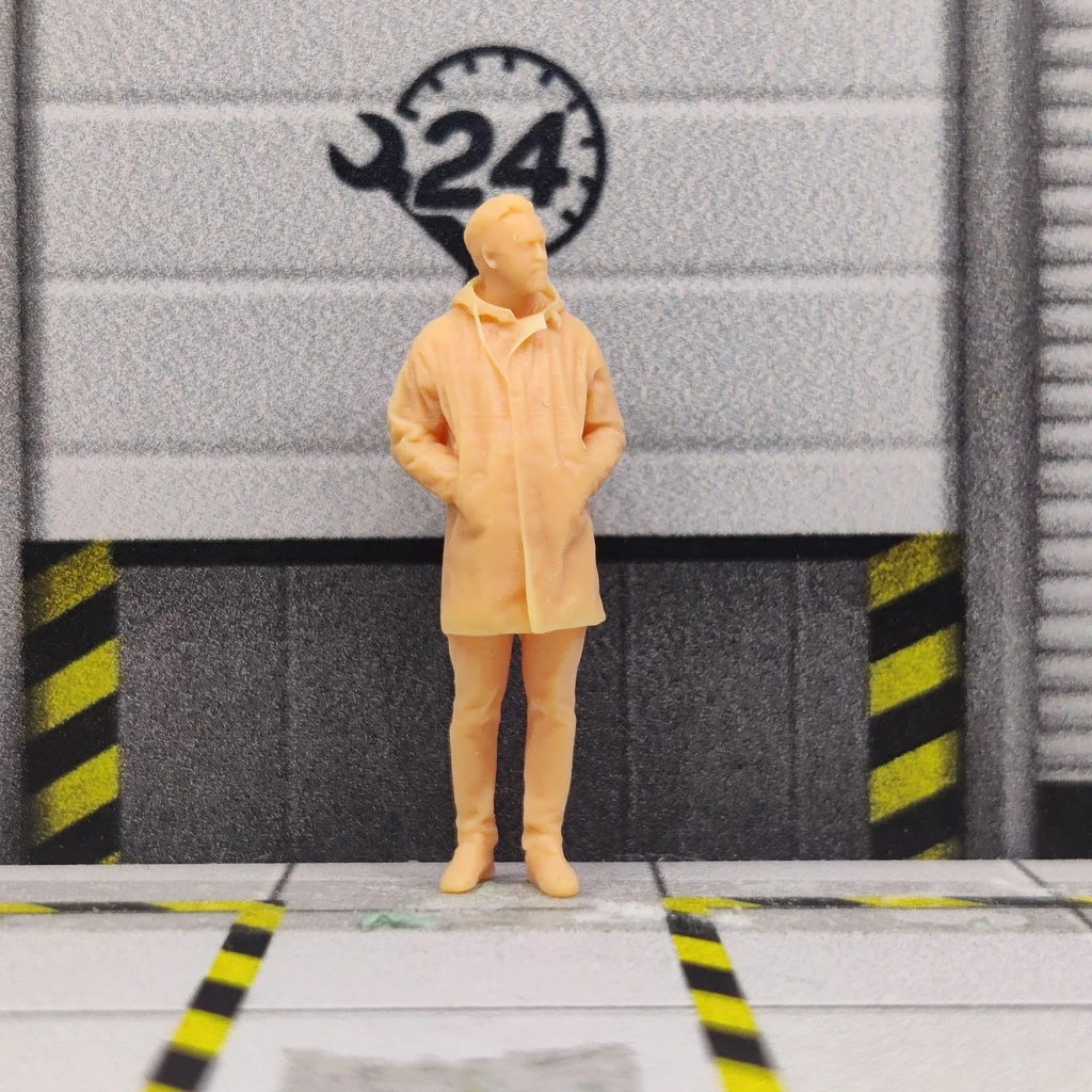 1/64 1/43 Scale Model Resin A Man Waiting for A CoatUncolored Miniature Diorama Hand-painted T132