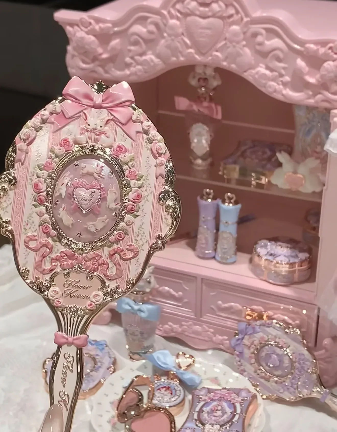 Flower Know Portable Rococo Hand Mirror Violet Strawberry Design Vanity Makeup Mirror with Handle for Personal Beauty Care