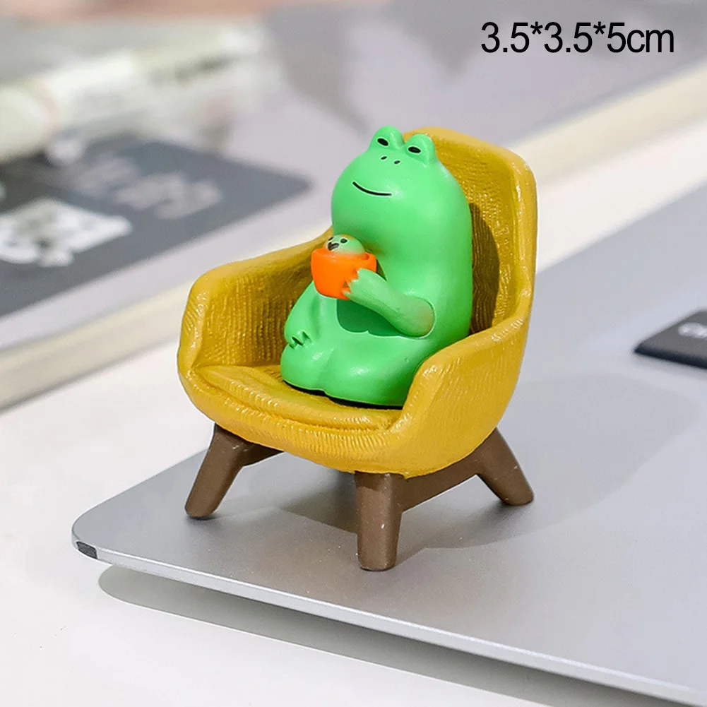 Cute Healing Small Decoration Cute Mini Frog Resin Figurine Rocking Chair Design With Book Coffee Home Bedroom Office Decoration