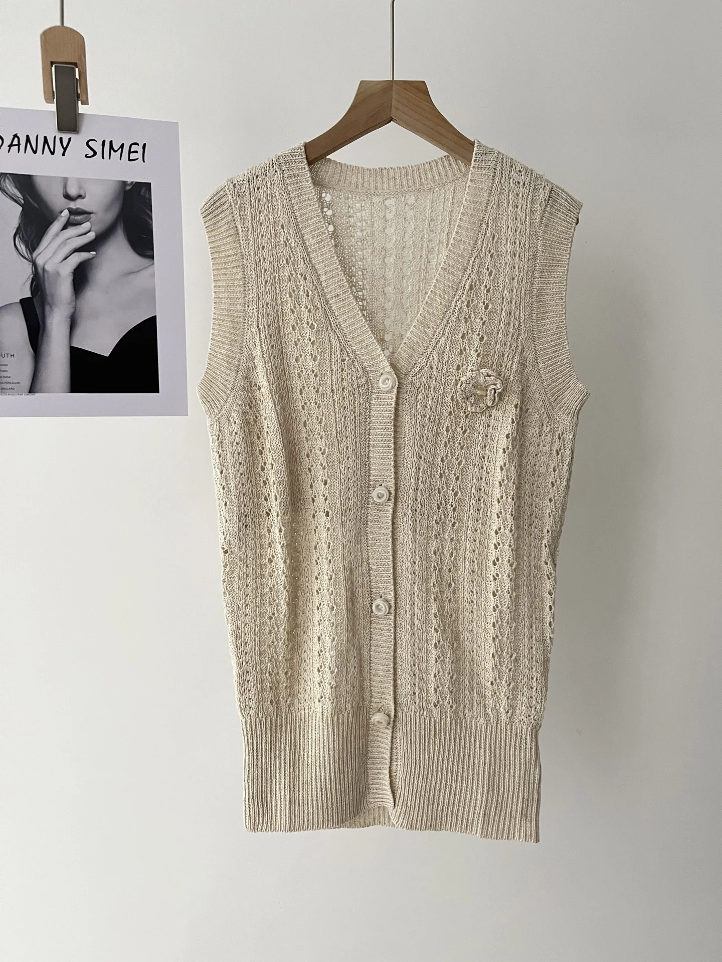 

Autumn versatile casual flower brooch hollow knitted sweater vest vest women's top 077-1091