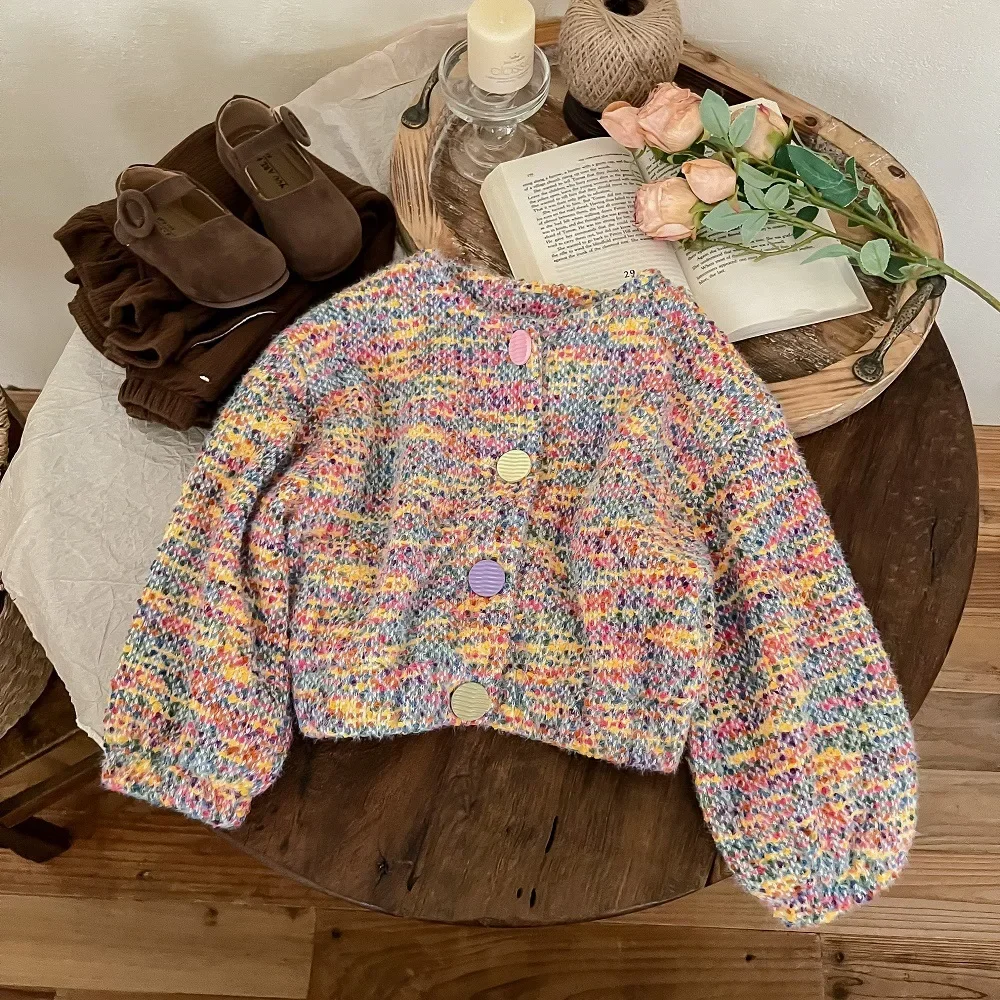 Girls Outerwear for Autumn and Winter 2024 New Fashionable Childrens Knitted Sweater Girls Baby Cardigan Sweater