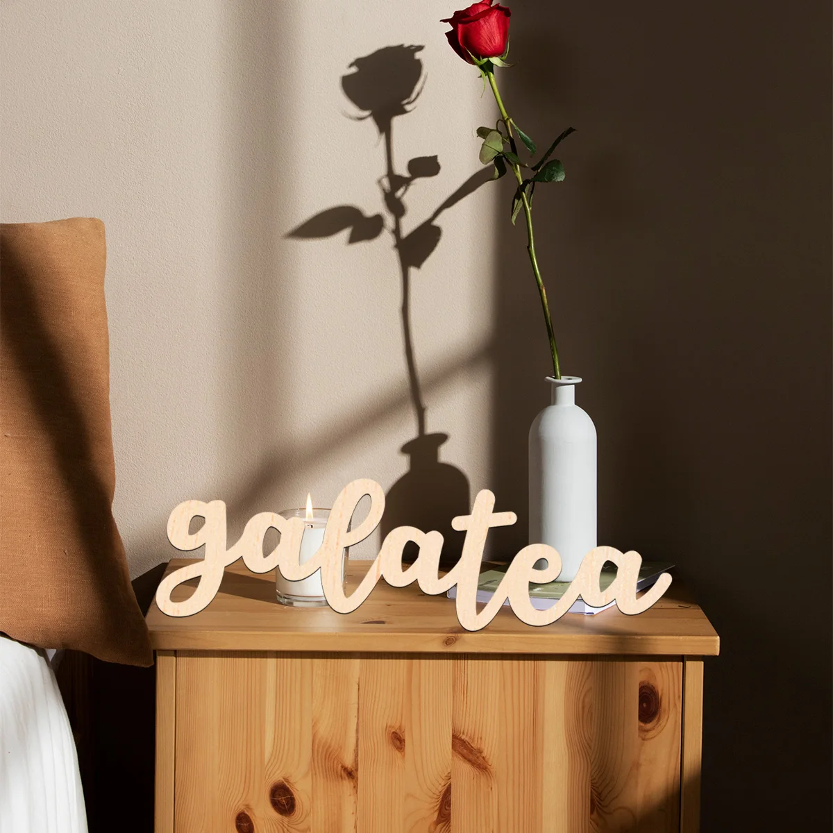 

1 pc Vintage Queens Personalized Text Wooden Decor Traditional Style Tabletop Decorative Plaque for Bedroom