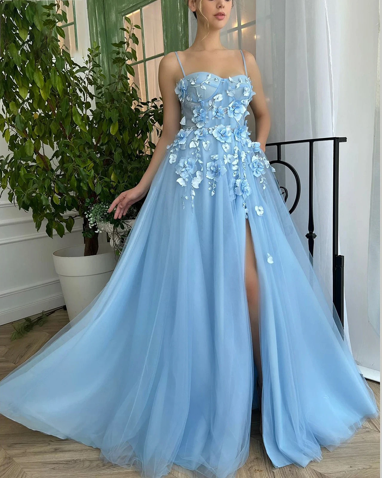 

3D Flowers Sky Blue Prom Dresses Ball Gown 2024 Slit Spaghetti Straps Handmade Evening Dress Party Gowns Vestido Robe De Soiree