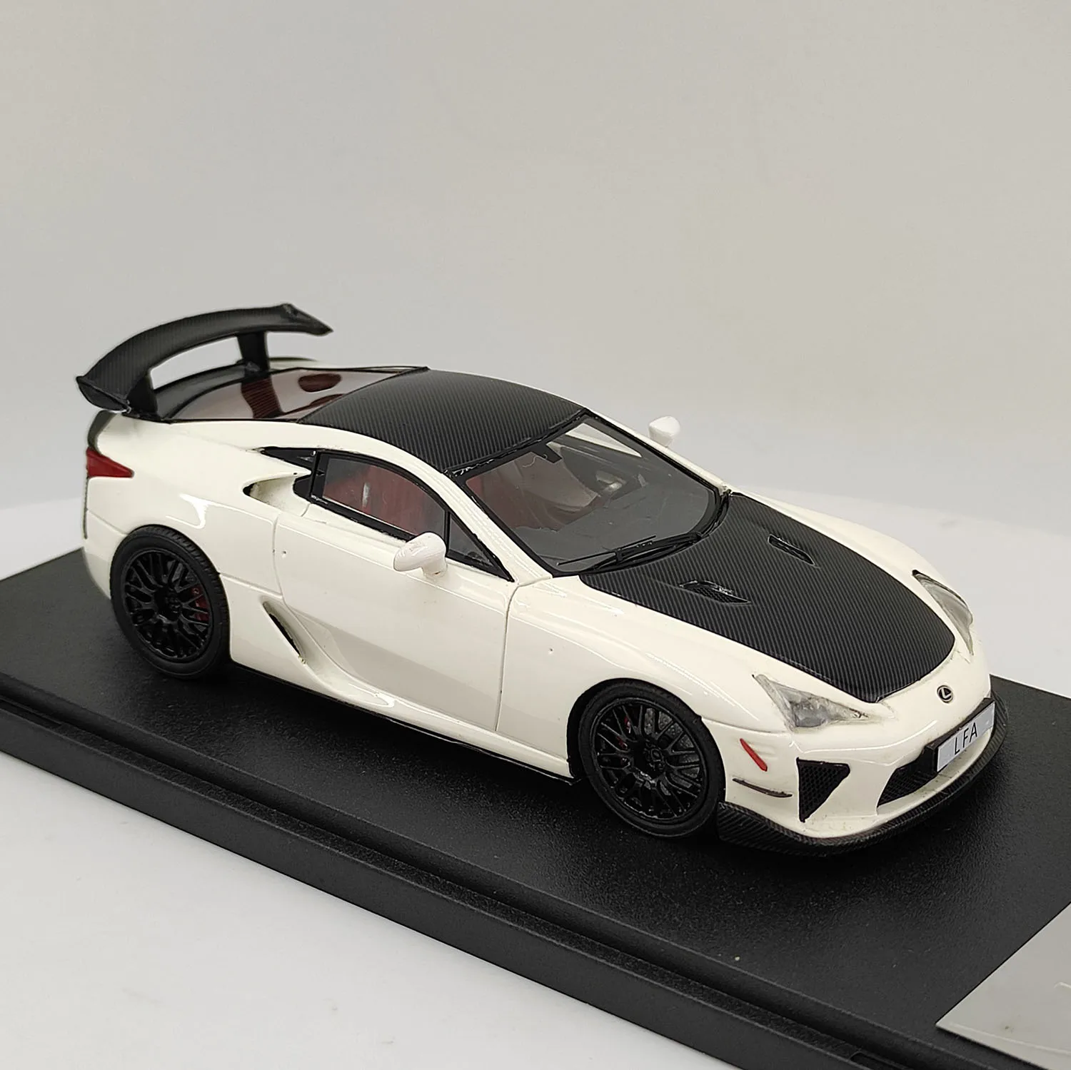 Odlewany model samochodu Peako Lexus LFA w skali 1:43