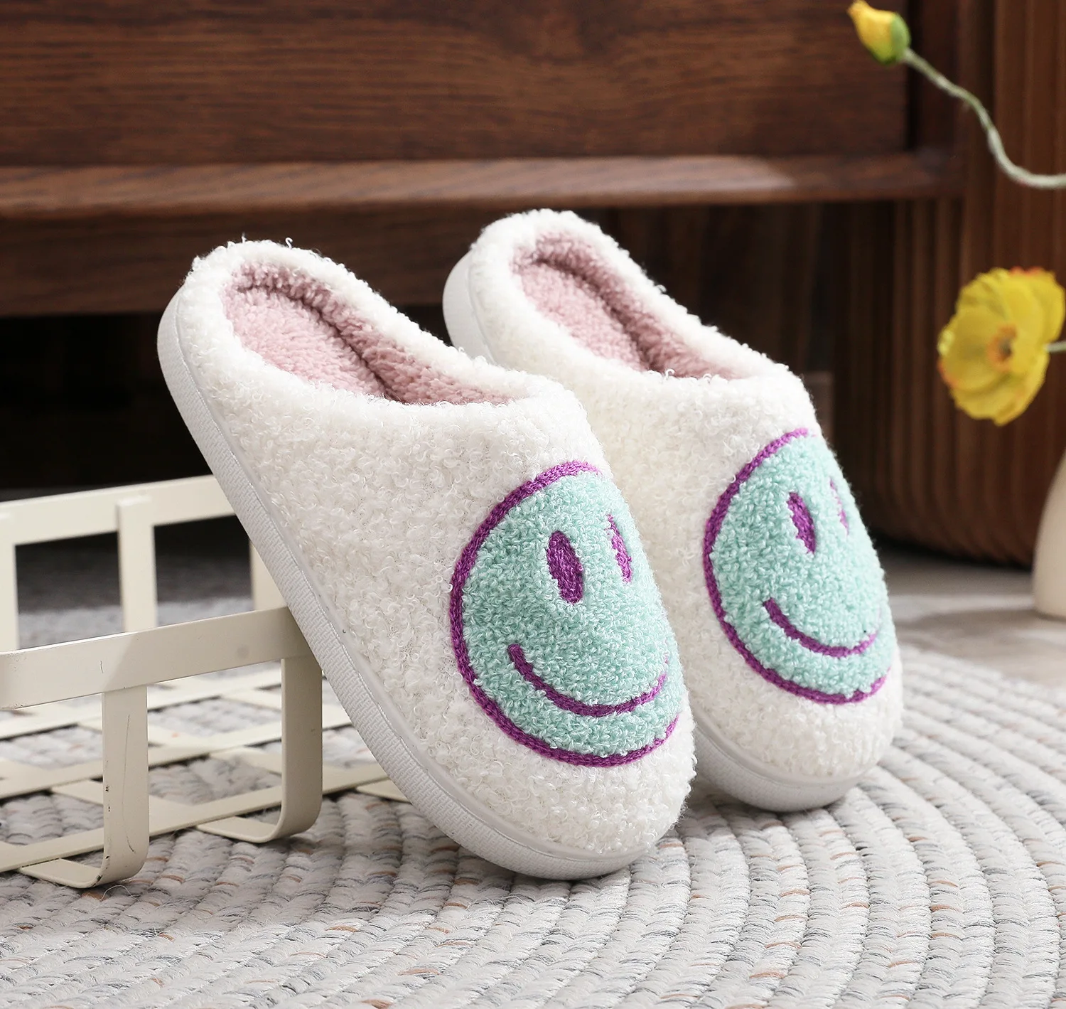 2024 Winter New Fashion Furry Slippers for Girls Casual Cotton Shoes for Middle Children Children\'s Smiling Face Furry Shoes