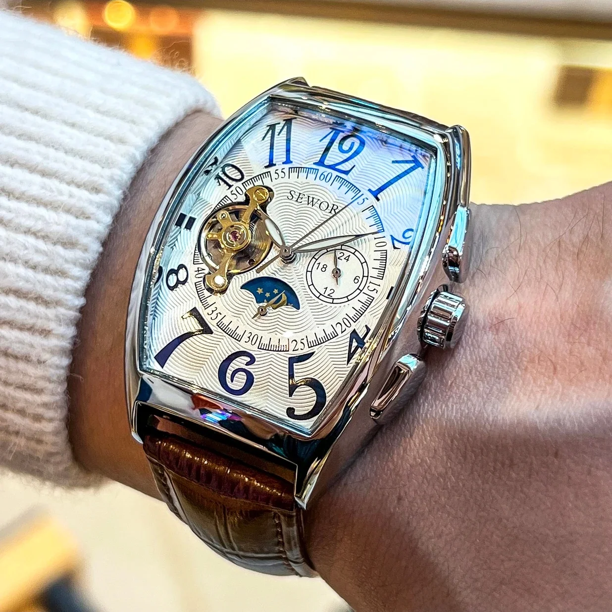 High-End Luxury Hollow-Out Men's Watch, Fully Automatic Mechanical Watch, Barrel-Shaped Waterproof Leather Strap Men's Watch, Fashionable Casual Simple Personality Watch, Trendy Men's Wristwatch, Business Casual Versatile Personality Men's Watch, Perfect Gift for Him, No Battery Needed