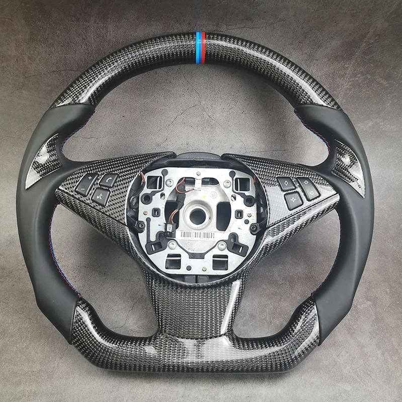 

Racing Carbon Fiber Steering Wheel For BMW E60 E61 Touring 530d 545i 550i E63 Coupe E64 630i 645Ci 650i