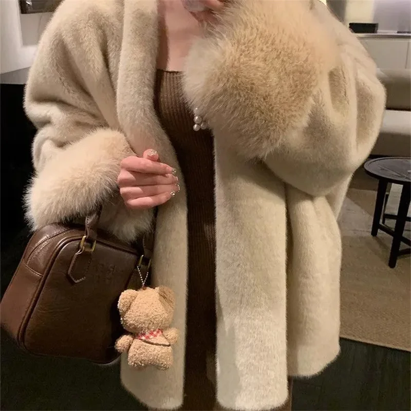 

2025 Autumn And Winter New Women's Socialite Style Loose Fit fashionable coat Environmentally Friendly Faux Mink Fur Coat,