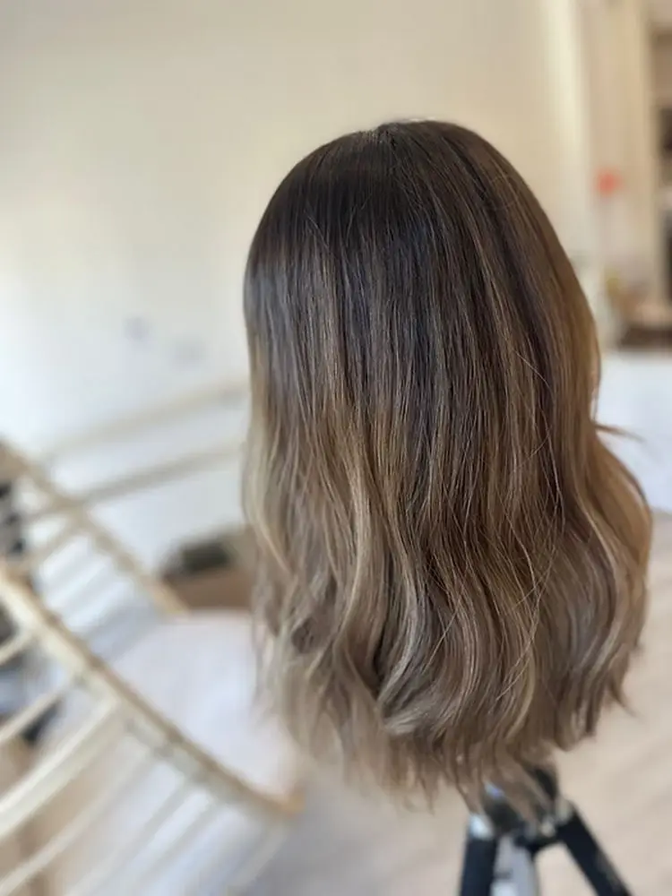 تسليط الضوء على شعر مستعار بني الشوكولاته فراق الحرة موجة فضفاضة شعر مستعار اصطناعي شعري طبيعي مقاومة للحرارة 13*4 شعر مستعار دانتيل عالي الوضوح