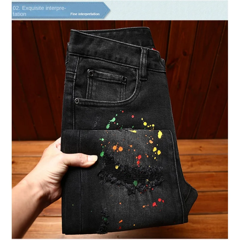 

Высококачественные модные черные джинсы для мужчин, облегающие, эластичные, с перфорированной нашивкой, с принтом краски, модные маленькие брюки в уличном стиле.