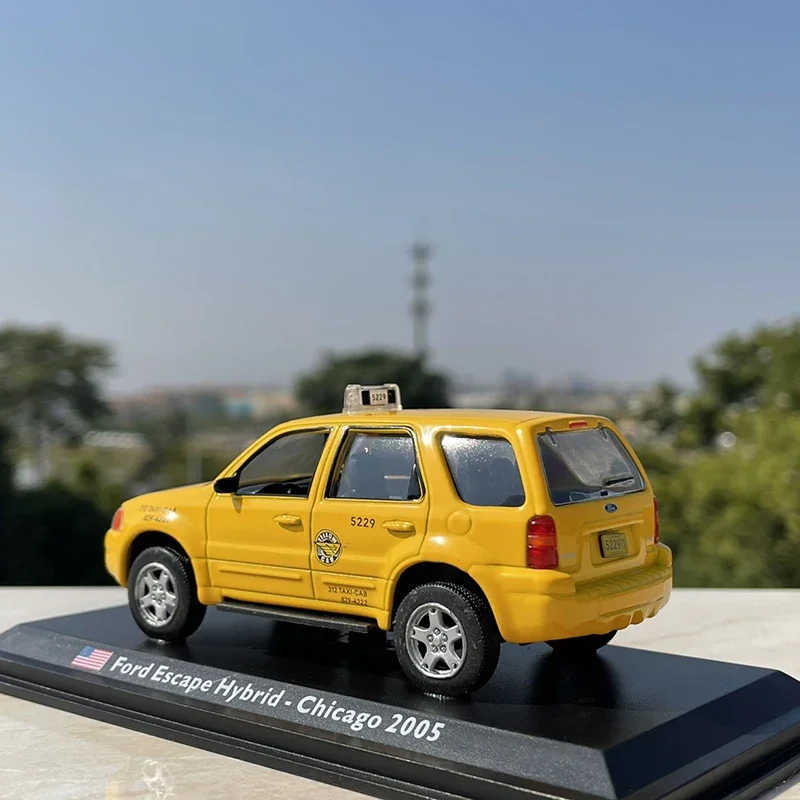 1/43 Scale Ford ESCAPE Chicago Taxi SUV Alloy Car Model Metal Diecast Toy Vehicle for Collectible Fans Gift Souvenir Collection