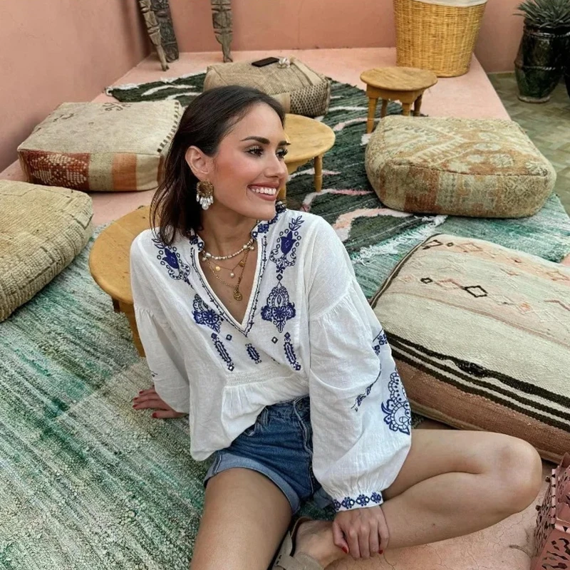 

Women Embroidery T-shirt V-neck Long Sleeve Thin Shirt Vintage Casual Loose Sweet Chic Beach Short Shirt