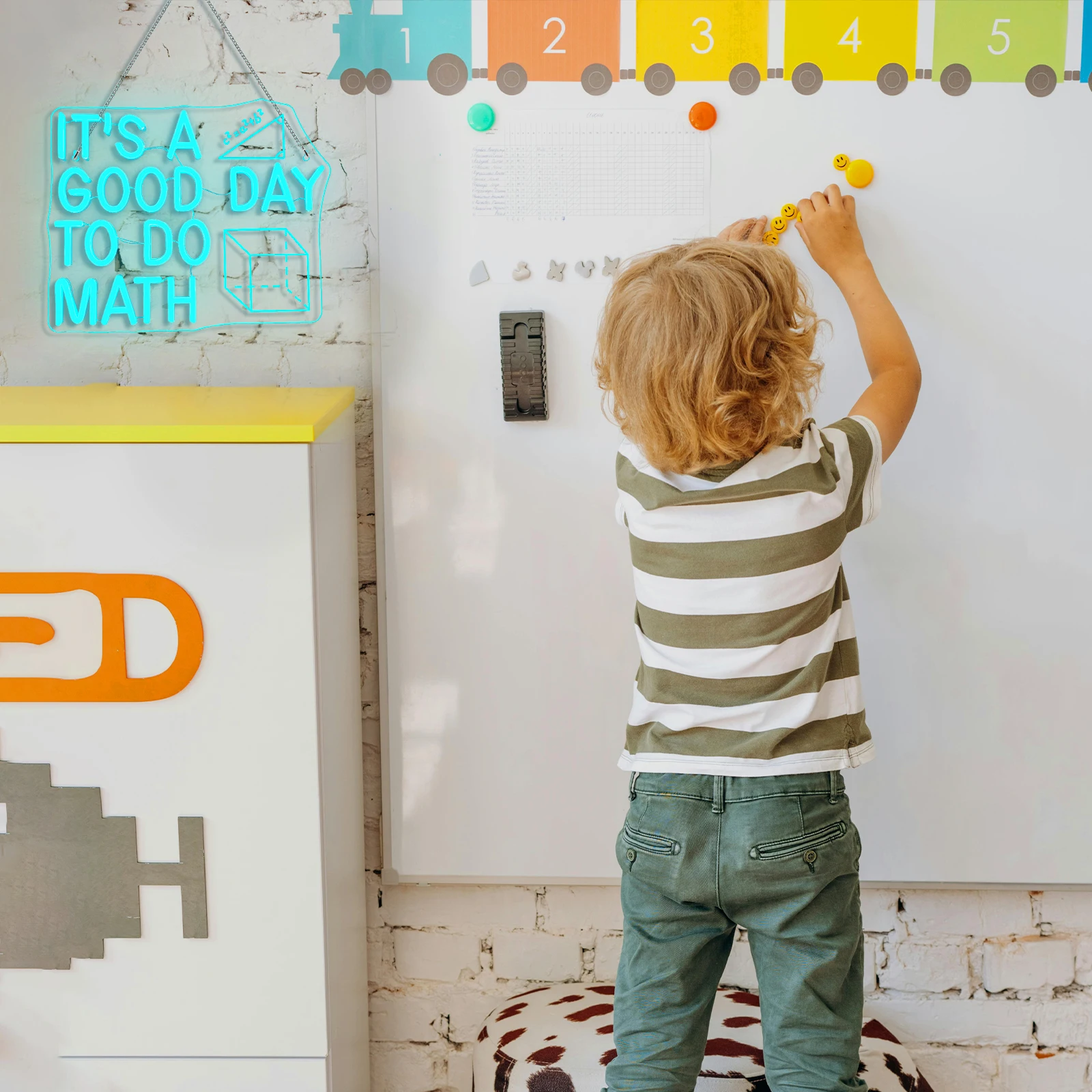 It's A Good Day To Do Math Neon Sign USB-Powered Light Sign Wall Decor for Classroom Math Teacher Gift Home Office Study Room 