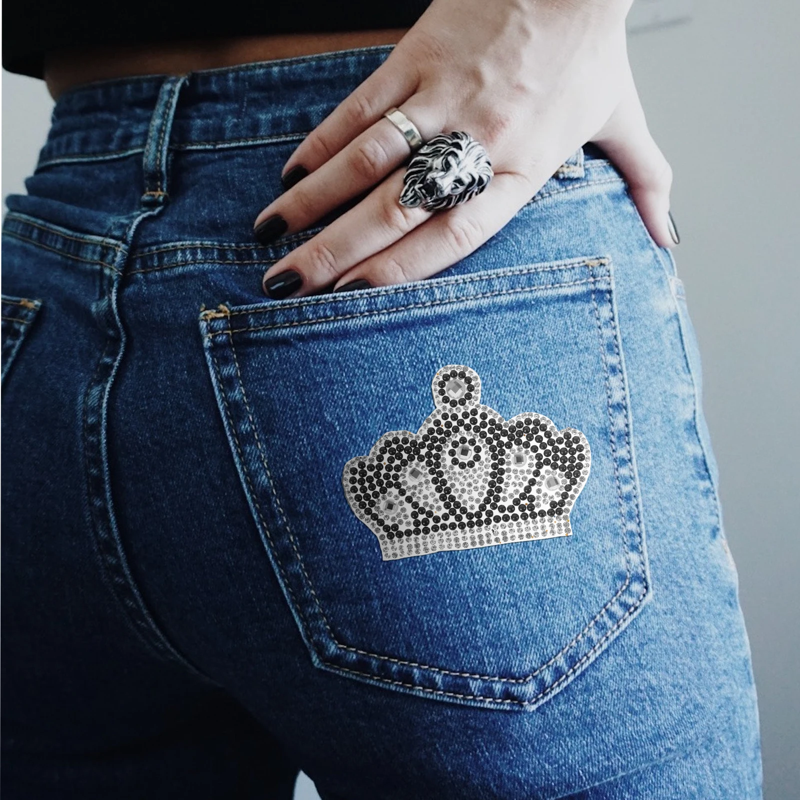 

Rhinestone Crown Applique Iron On Patch Decorative Stickers Repair Clothes DIY Garments Bags Glitter Patch naments Clothing