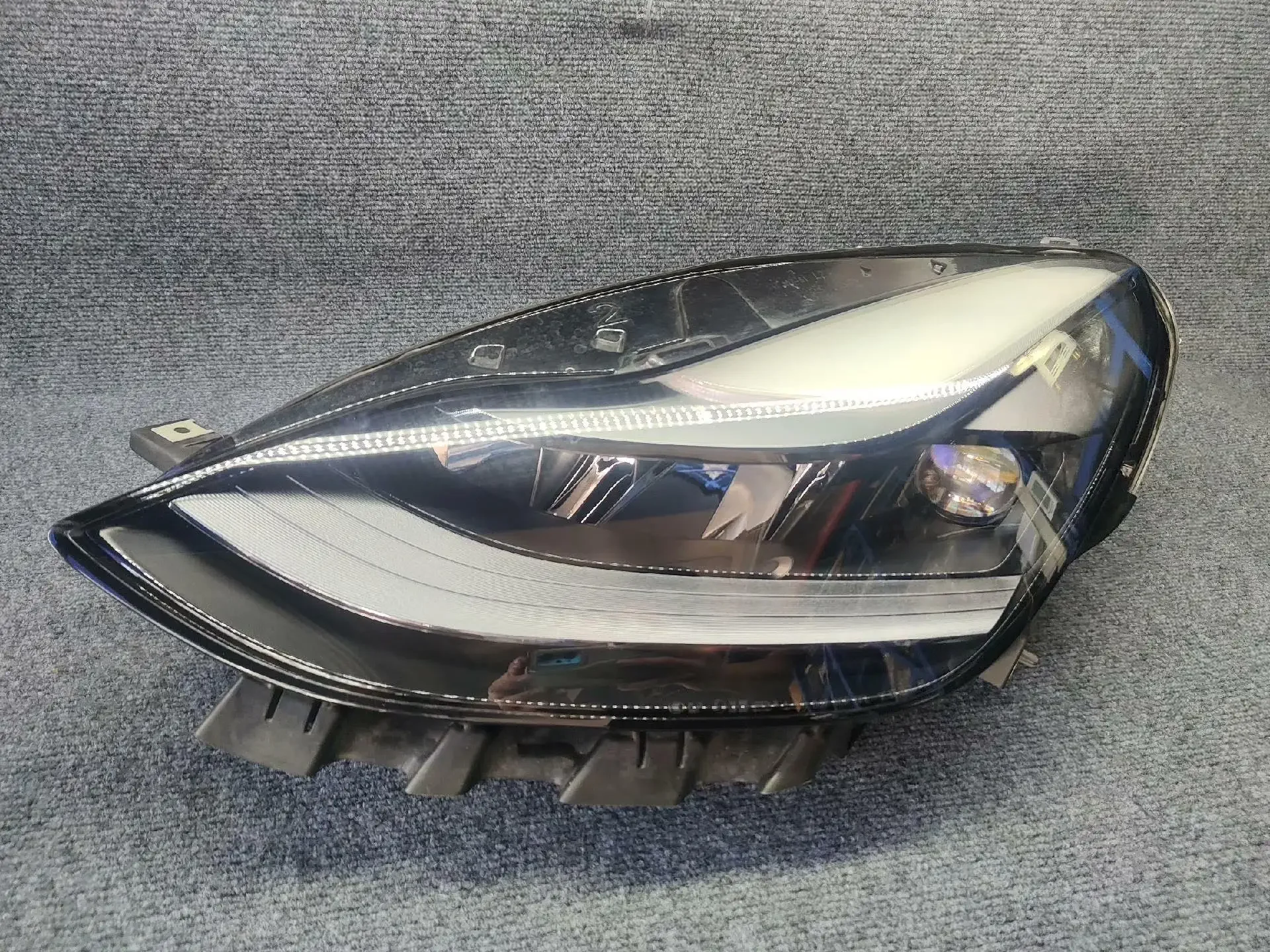 Original Disassembled Parts Suitable for Tesla Model 3 Model Y Front LED matrix Headlight Automotive Lighting System