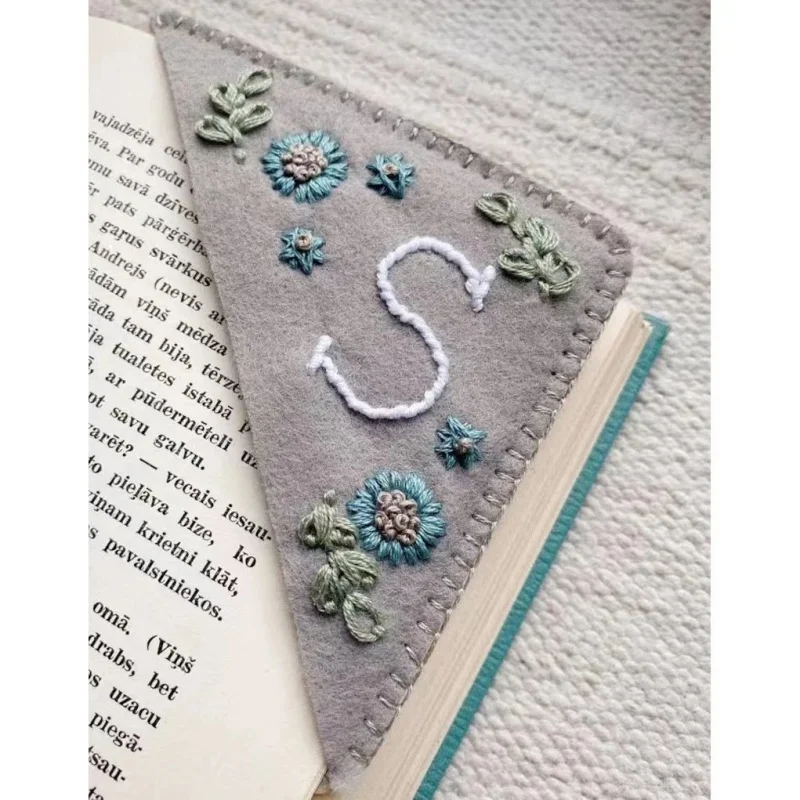 Creative embroidered bookmarks, personalized hand-embroidered book corners, school supplies, cute bookmarks